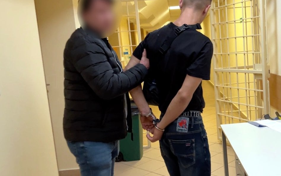 Warszawscy policjanci zatrzymali mężczyznę, który oszukiwał starsze osoby metodą „na policjanta”