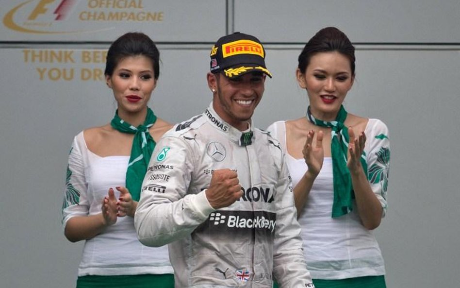 Lewis Hamilton wygrał wyścig w Malezji. W Bahrajnie mercedesy będą walczyć o kolejne zwycięstwo