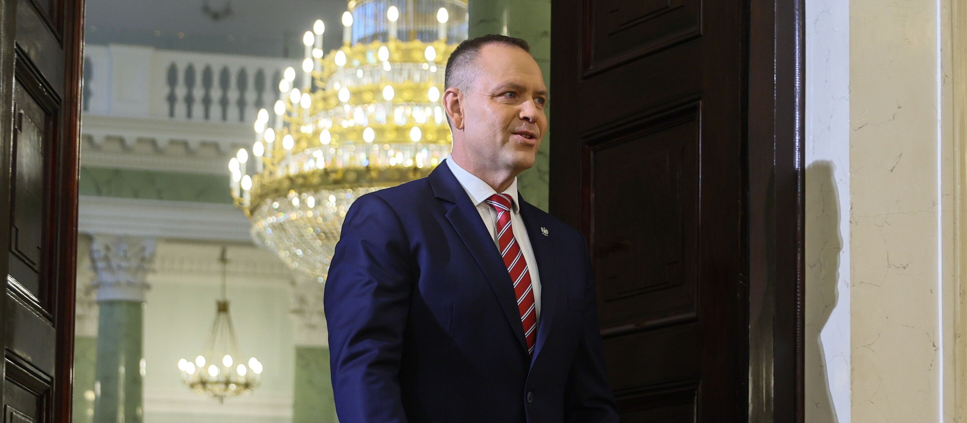 Sondaż: Młodzi Polacy chcą nowej konstytucji, starsi bardziej sceptyczni