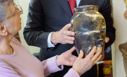 W 46 przypadkach doszło do zamienienia prochów, a 11 rodzin nigdy nie otrzymało żadnych szczątków.