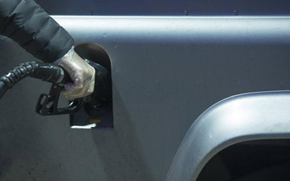 Analitycy: kierowcy mogą raczej zapomnieć o obniżkach na stacjach paliw