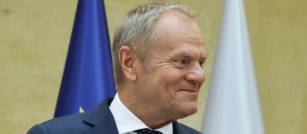 Premier Donald Tusk podczas konferencji prasowej w KPRM w Warszawie, 19 bm. Konferencja dotyczyła pr
