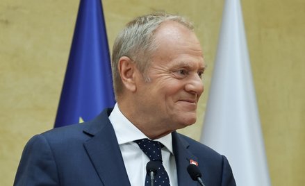 Premier Donald Tusk podczas konferencji prasowej w KPRM w Warszawie, 19 bm. Konferencja dotyczyła pr