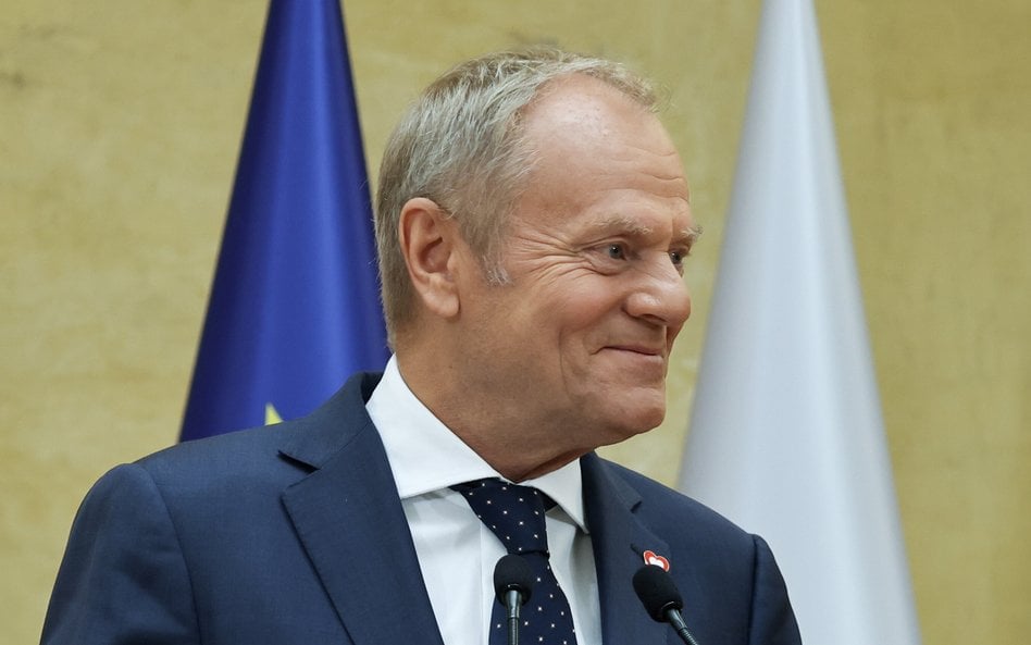 Premier Donald Tusk podczas konferencji prasowej w KPRM w Warszawie, 19 bm. Konferencja dotyczyła pr