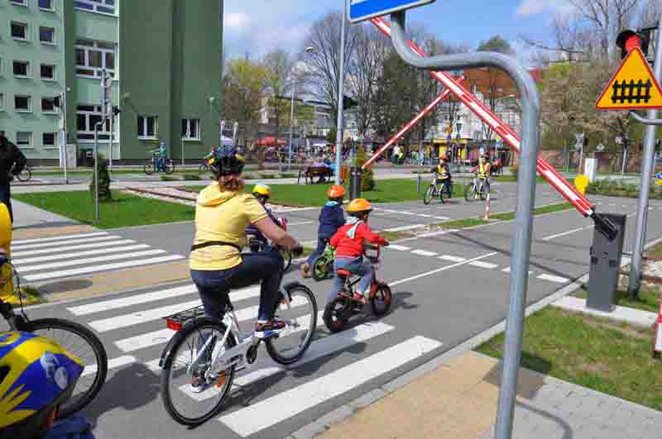 W Miasteczku Ruch Drogowego przy Sołtyka można przećwiczyć wiele sytuacji drogowych "na sucho"