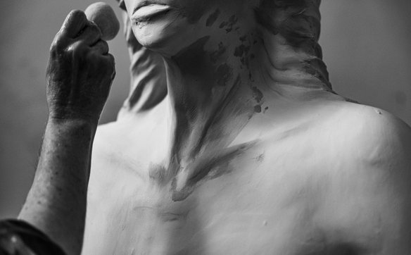 Częścią wystawy są rzeźby Saszy Wiktora