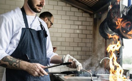 Francja: Właściciel restauracji musi zapłacić podatek za jedzenie we własnym lokalu