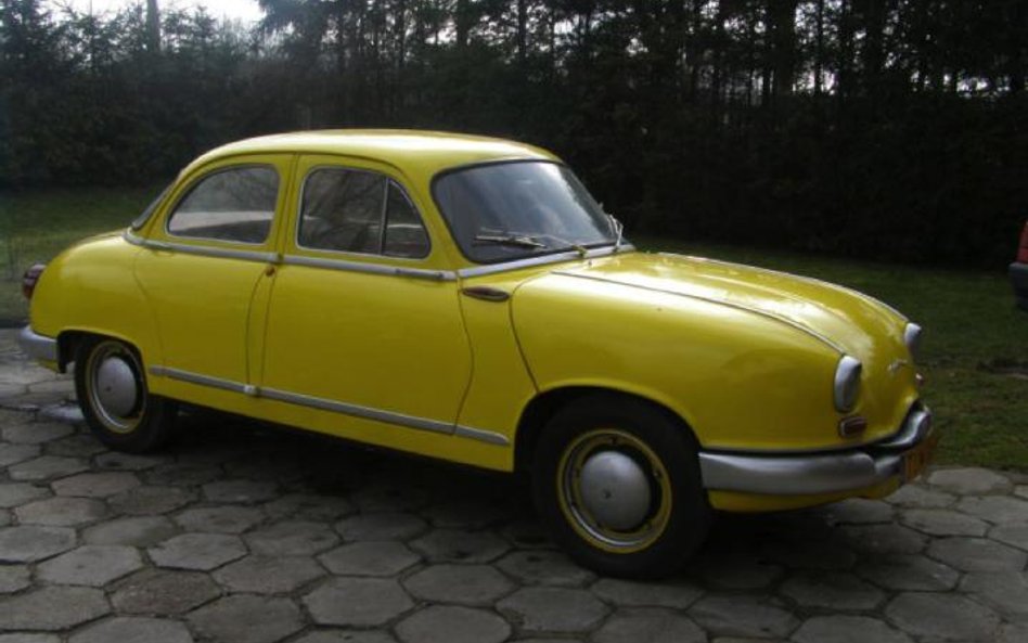 Panhard Dyna z 1959 roku to nietypowa, małolitrażowa limuzyna.