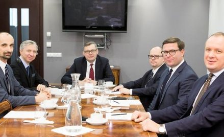 Eksperci wskazali, że postępujące zmiany technologiczne spowodowały przewrót w funkcjonowaniu operat
