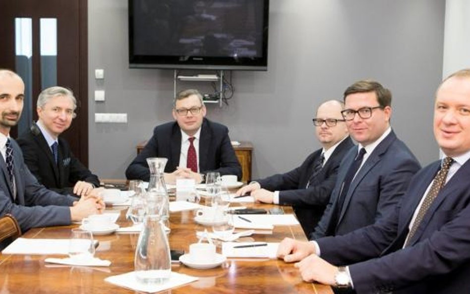 Eksperci wskazali, że postępujące zmiany technologiczne spowodowały przewrót w funkcjonowaniu operat