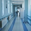 Pacjentka po zabiegu zaczęła łysieć, dostanie zadośćuczynienie za brak informacji