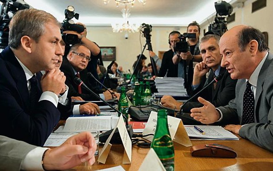 Przewodniczący SLD Grzegorz Napieralski i minister finansów Jacek Rostowski podczas wczorajszej deba