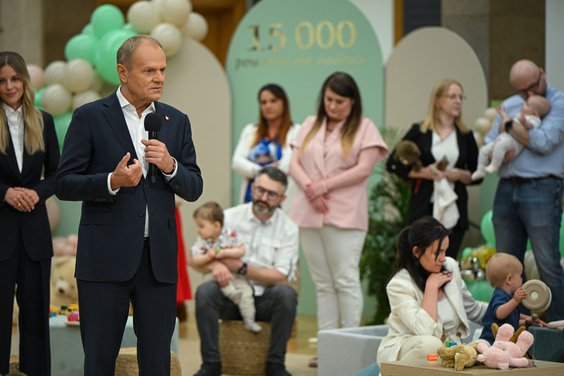 Premier Donald Tusk w Kancelarii Prezesa Rady Ministrów wziął udział w wydarzeniu z okazji 2. urodzi