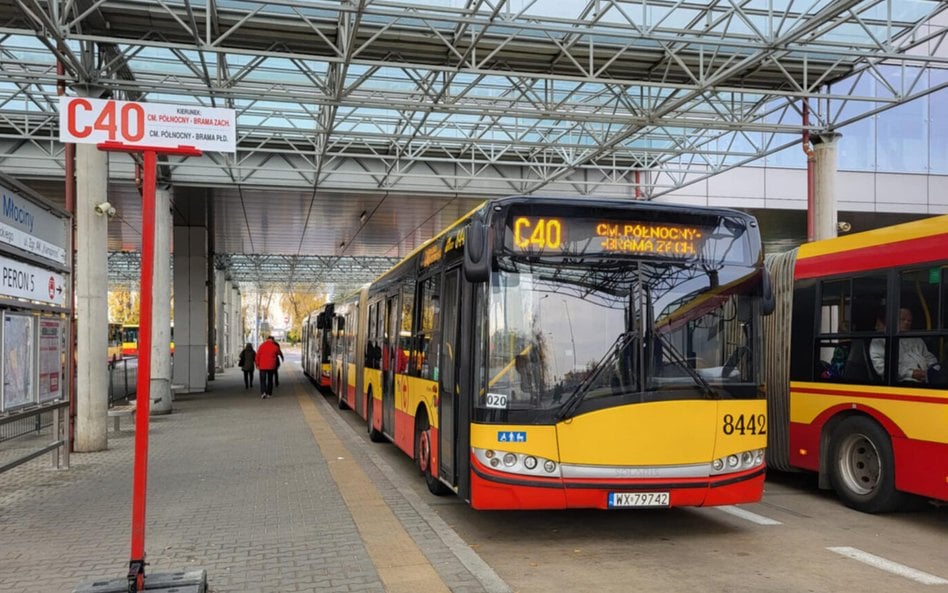 Na warszawskie ulice wyjadą autobusy i tramwaje specjalnych linii