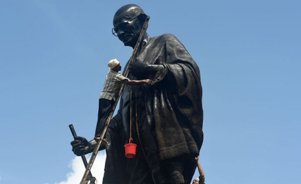 Manchester: Studenci nie chcą pomnika Gandhiego. "Rasista"