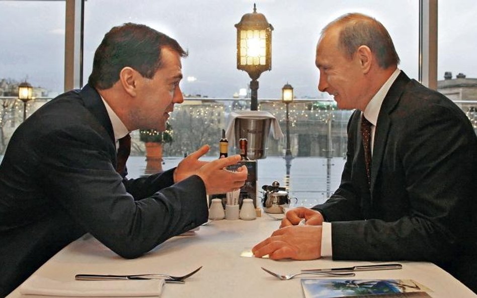 Dmitrij Miedwiediew i Władimir Putin