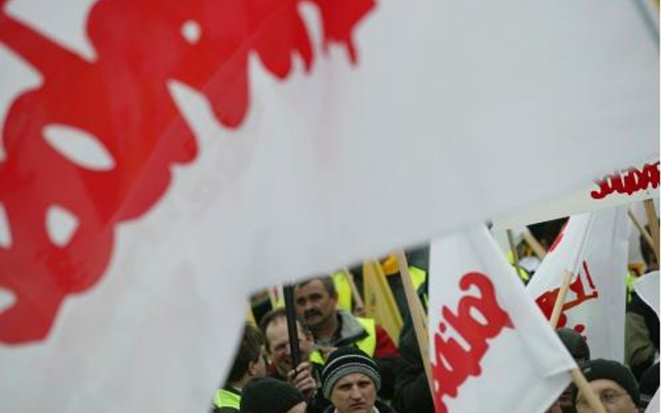 Rady pracowników powstaną bez udziału związkowców