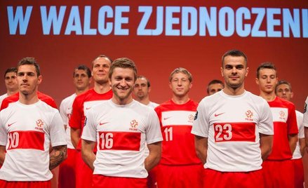 Piłkarze w nowych strojach