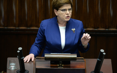 Beata Szydło w piątek w Sejmie mówiła, że KE nie szanuje wyników wyborów i chce Polakom narzucić swó