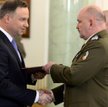 Generał Jarosław Mika (na zdjęciu z prezydentem Andrzejem Dudą) zwrócił na siebie uwagę operacją prz