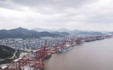 Chiny zamykają ogromny port z powodu Covid-19