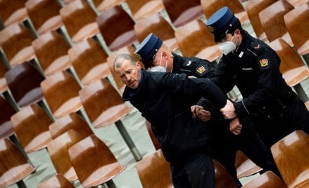 Interwencja policji na audiencji u papieża. Wyprowadzono mężczyznę