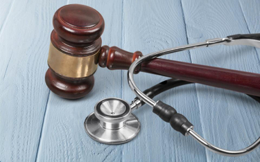 Błędy lekarskie: prokuratura kieruje więcej aktów oskarżenia