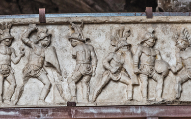 Płaskorzeźba przedstawiająca walkę gladiatorów w rzymskim Koloseum, zwanym też Amfiteatrem Flawiuszó