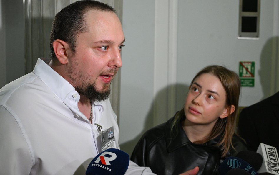 Daniel Zwierzyński wraz z partnerką w Sejmie