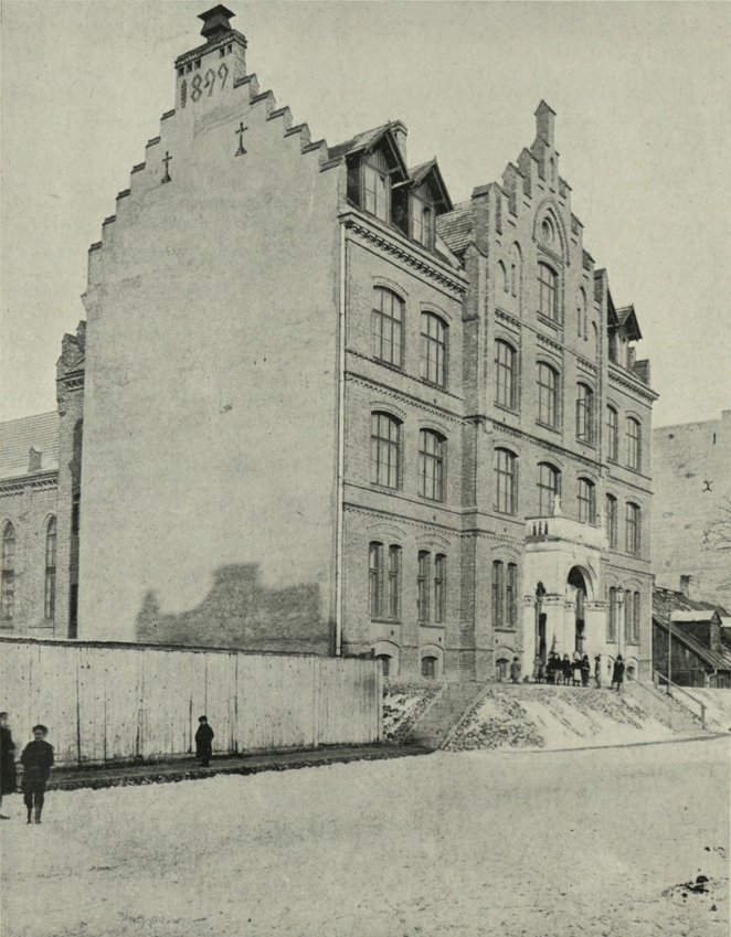 Obok wielkich dzieł architektury sakralnej, powstawały wciąż te mniejsze - np. Zakład Salezjański wr