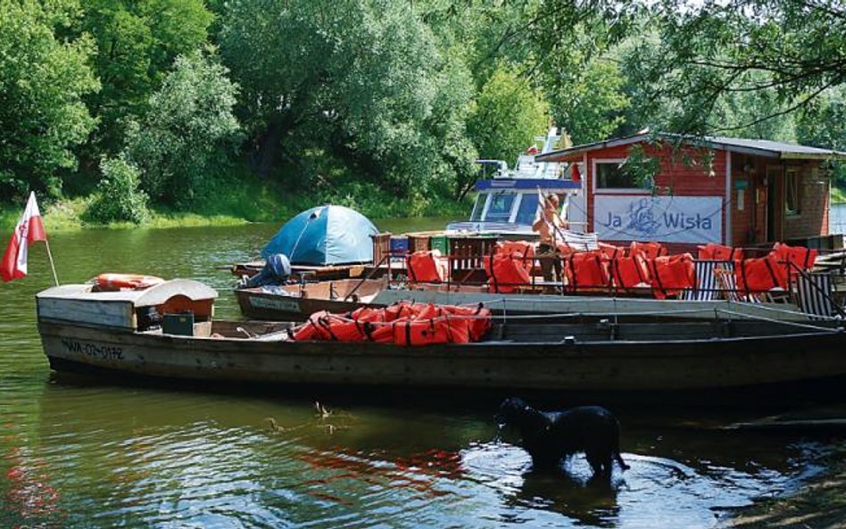 Na barce „Herbatnik” będzie działał bar, wokół plaża z leżakami, boiska, a później scena na wodzie