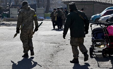 Warsztat samochodowy w Kijowie dostosowuje zdobytą rosyjską broń dla lokalnych sił zbrojnych