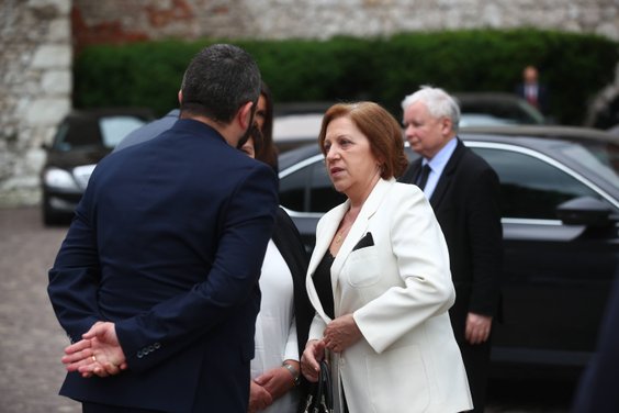 Barbara Skrzypek na Wawelu w dniu rocznicy urodzin prezydenta Lecha Kaczyńskiego. Fotografia z 18 cz