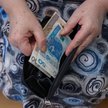 Poszła na jednodniową emeryturę, po powrocie dostała niższą pensję. Sąd: to dyskryminacja