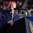 Donald Trump podczas przemówienia na wiecu przed wyborami środka kadencji w The Mitchell Center na U