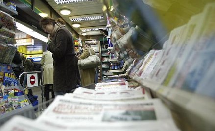 Kolejny miesiąc spadków sprzedaży dzienników