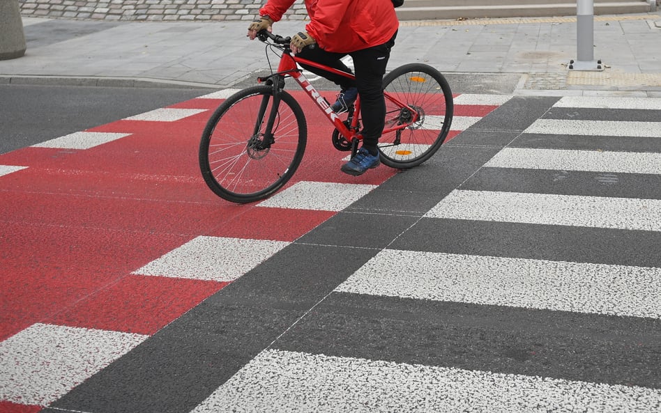 Ważny wyrok dla kierowców i rowerzystów. Chodzi o pierwszeństwo na przejeździe rowerowym