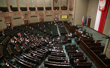 Posłowie na sali obrad Sejmu w Warszawie, 6 grudnia 2023 r.