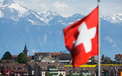 Szwajcaria wprowadza limity cen na rosyjską ropę i ósmy pakiet sankcji