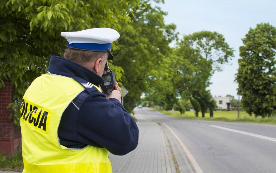 Drogówka sama sprawdzi auto i ubezpieczenie