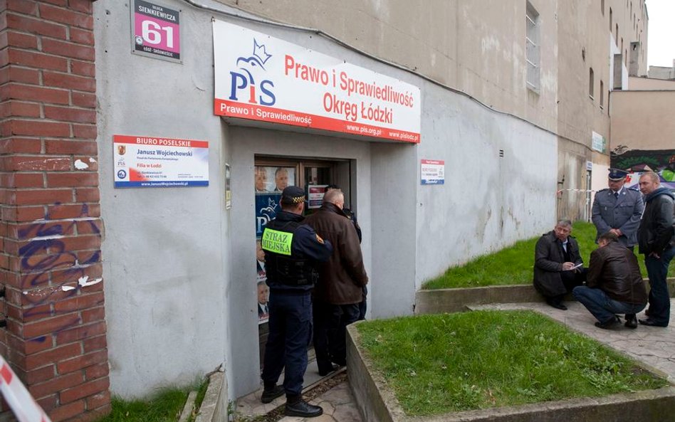 Gen. Rapacki przypomina o zabójstwie, do jakiego doszło w biurze europosła PiS w Łodzi
