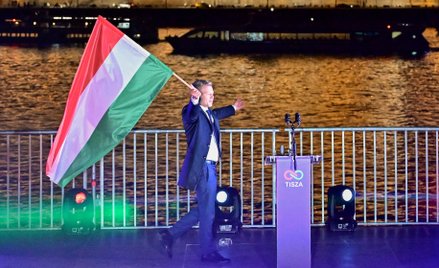 Péter Magyar na wiecu w Budapeszcie po ogłoszeniu częściowych wyników wyborów parlamentarnych