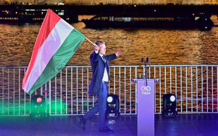 Péter Magyar na wiecu w Budapeszcie po ogłoszeniu częściowych wyników wyborów parlamentarnych