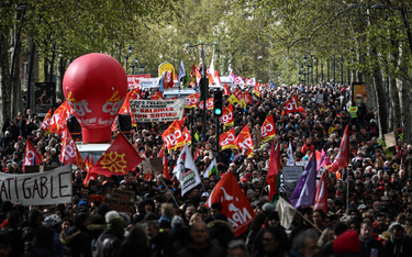 Francuzi ponownie protestują przeciwko reformie emerytalnej Macrona. "To nie koniec"