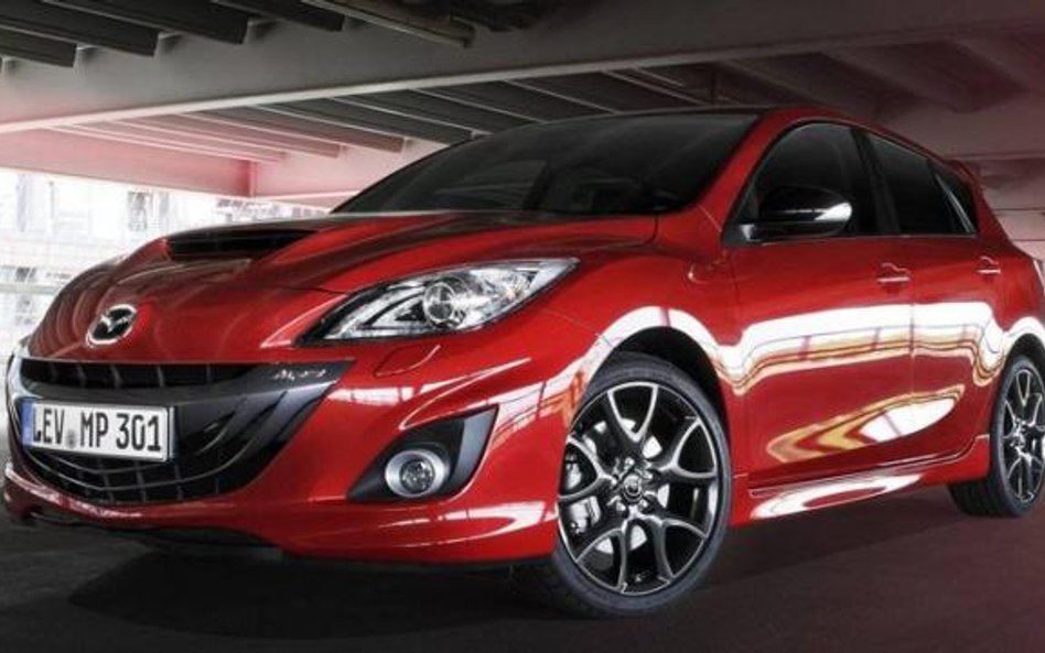 Mazda 3, popularny japoński kompakt, potaniał o 8 tys. zł.