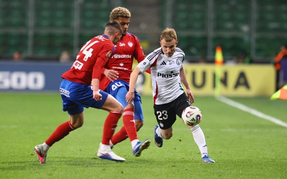 Ekstraklasa świąteczną kolejkę kończy w poniedziałek. Na pierwszy plan wybija się spotkanie Pogoni S