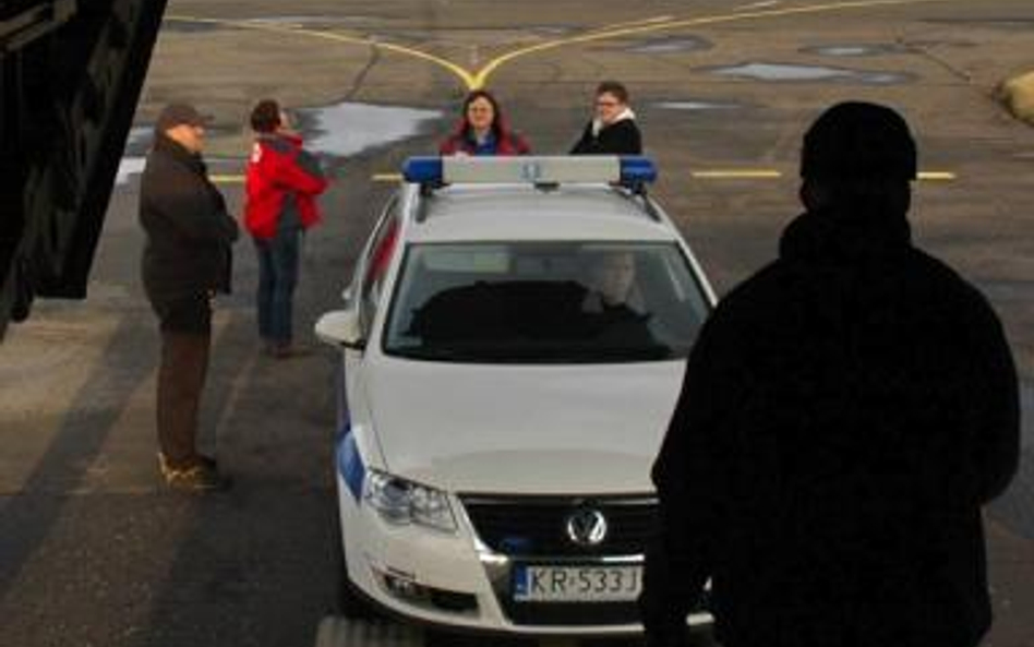 Samoloty CASA przewożą karetki i medyków