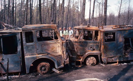 Przez cztery dni pożaru spłonęło 15 wozów bojowych. Śmierć poniosło dwóch strażaków