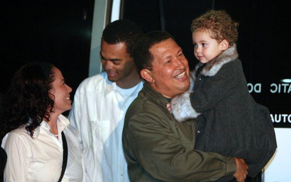 Chavez z Marią Julianą, wnuczką Consuelo Gonzalez