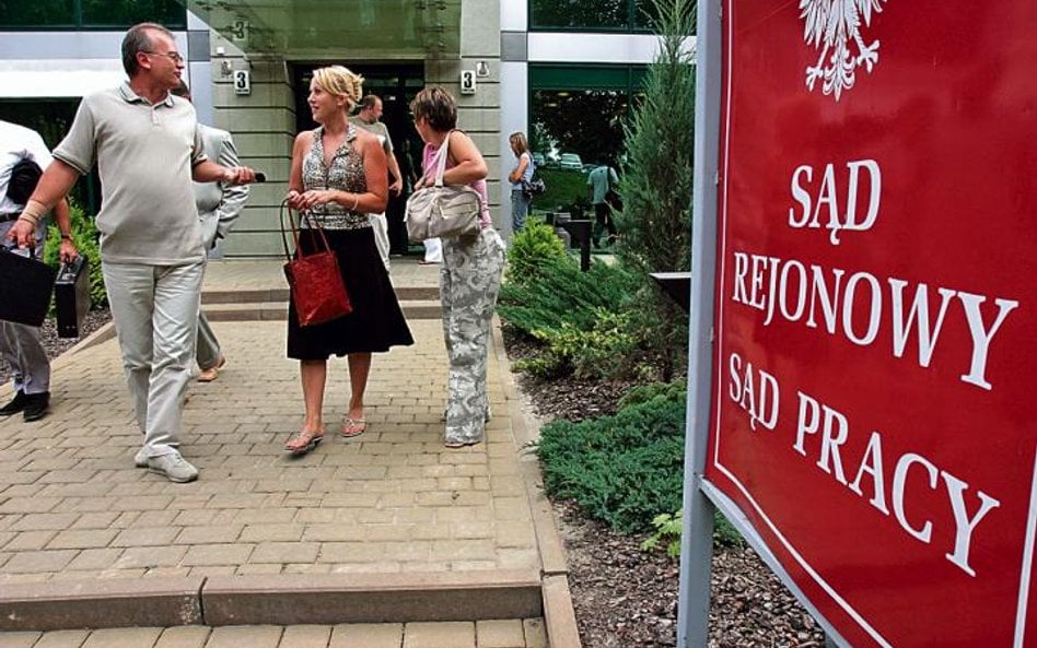 Pracodawca nie może uzupełnić brakującej przyczyny wypowiedzenia angażu po tym, jak pracownik wniesi